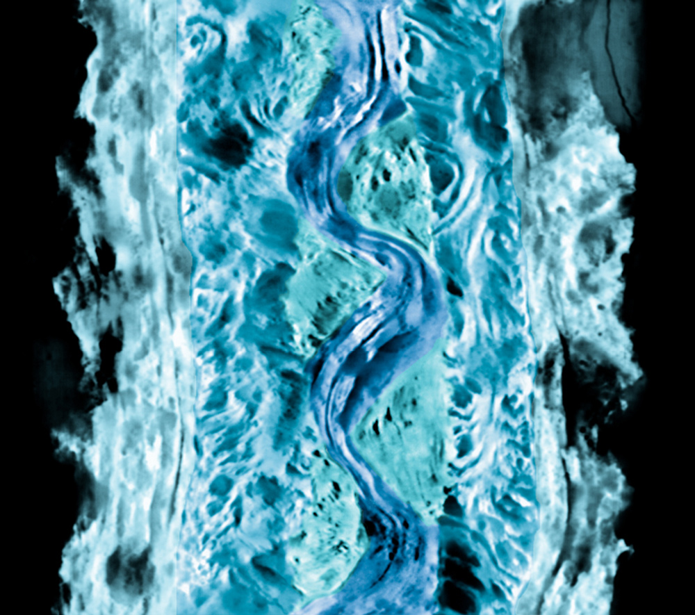 Grafische Darstellung aus CT-Bildern der Schlangenseite des Schwertes aus Hemmingen. Die Füllstücke (grün dargestellt) in den Windungen des Schlangenmotivs (blau dargestellt) sind bei diesem Schwert einzeln hergestellt und in die Hohlräume eingepasst. ©Landesmuseum-Württemberg, Fotomontage: Moritz Paysan, CC BY-SA