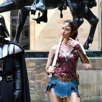 Darth Vader, Wonder Woman und Ritter
