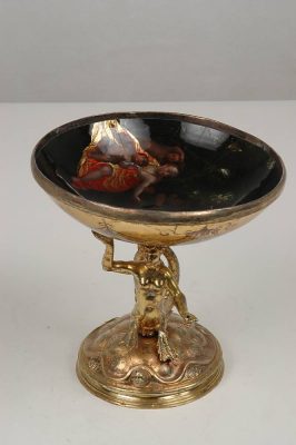 Trinkgeschirr mit Hinterglasmalerei von Hans Jakob Sprüngli (1559-1637), Zürich, Fassung: Hans Jacob Erhart (Meister 1634), Straßburg, um 1635 ( Inv. Nr. KK hellblau 4 )