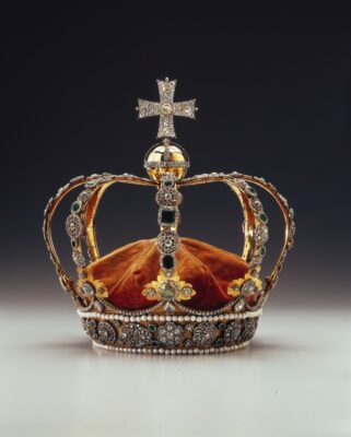 Krone der Könige von Württemberg. Reich verziert und mit einem Kreuz auf der Spitze.