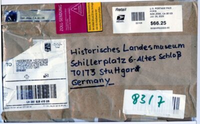 Ein an das Landesmuseum Württemberg adressiertes Päckchen mit Poststempeln aus den USA.