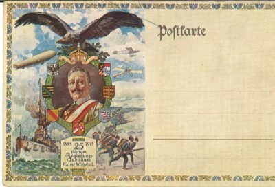 Alte Postkarte zum Regierungsjubiläum des deutschen Kaisers. Verziert mit Wappen. Darüber eine Krone, ein Adler - umgeben von militärischen Szenen.