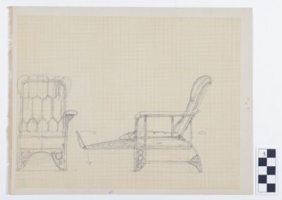 Zeichnung eines Liegestuhls von vorne und von der Seite auf kariertem Papier.