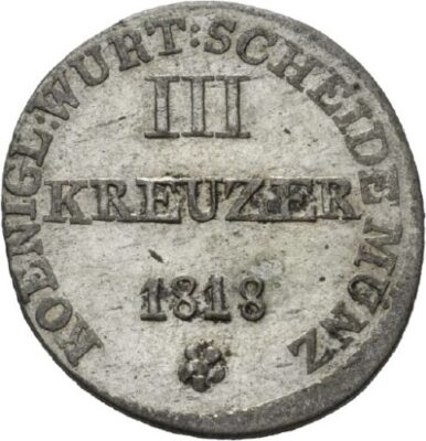 Eine historische Münze mit der Inschrift mittig: "Drei Kreuzer 1818". Am Rand entlang steht die Inschrift "Koenigl: Wurt: Scheide Münz"