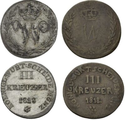 Vorder- und Rückseite der originalen Münze neben der Vorder- und Rückseite der gefälschten Münze.
